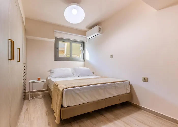 Azure Sofia - Grounded * Miasto Kos