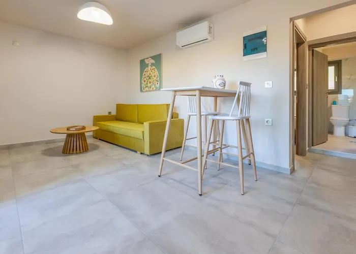 Azure Sofia - Grounded * Miasto Kos