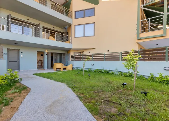 Azure Sofia - Grounded Apartament